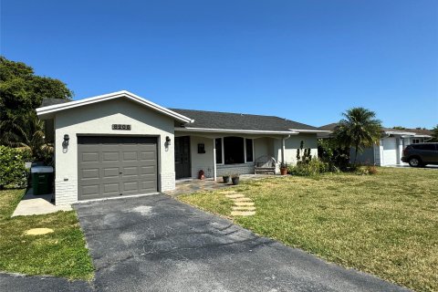 Casa en venta en Tamarac, Florida, 3 dormitorios, 167.97 m2 № 1135097 - foto 3