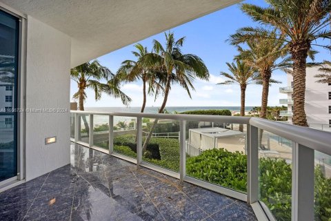 Condo in Miami Beach, Florida, 3 bedrooms  № 1230798 - photo 2