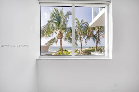 Condo in Miami Beach, Florida, 3 bedrooms  № 1230798 - photo 11