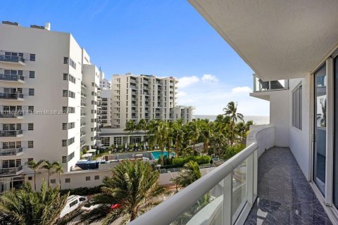 Condo in Miami Beach, Florida, 3 bedrooms  № 1230798 - photo 15