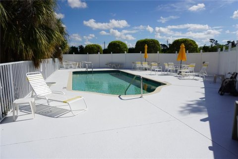 Condo in Punta Gorda, Florida, 2 bedrooms  № 848986 - photo 2