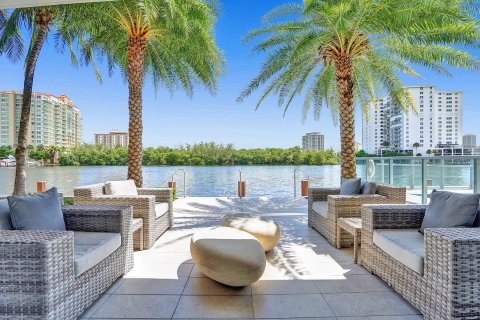 Copropriété à vendre à Fort Lauderdale, Floride: 3 chambres, 296.82 m2 № 1118148 - photo 2