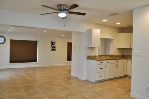 Casa en venta en Port Charlotte, Florida, 3 dormitorios, 135.64 m2 № 228006 - foto 13