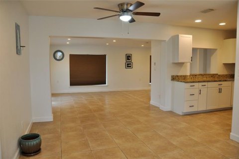 House in Port Charlotte, Florida 3 bedrooms, 135.64 sq.m. № 228006 - photo 9