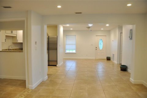 House in Port Charlotte, Florida 3 bedrooms, 135.64 sq.m. № 228006 - photo 25