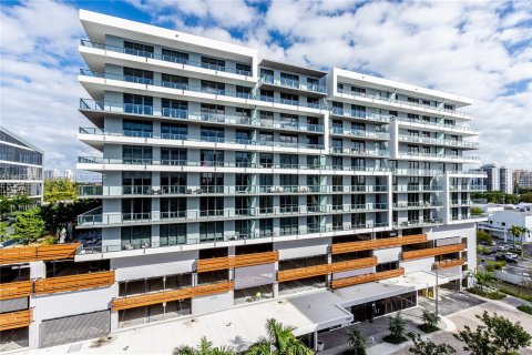 Condo in Aventura, Florida, 1 bedroom  № 884124 - photo 1