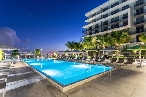 Condo in Aventura, Florida, 1 bedroom  № 884124 - photo 18