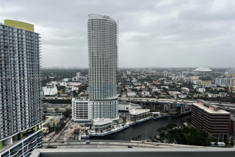 Condo in Miami, Florida, 2 bedrooms  № 1406183 - photo 2