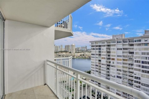 Copropriété à vendre à Aventura, Floride: 4 chambres, 302.86 m2 № 1406184 - photo 26