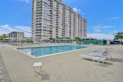 Condo in Aventura, Florida, 4 bedrooms  № 1406184 - photo 28