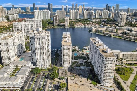 Condo in Aventura, Florida, 4 bedrooms  № 1406184 - photo 27