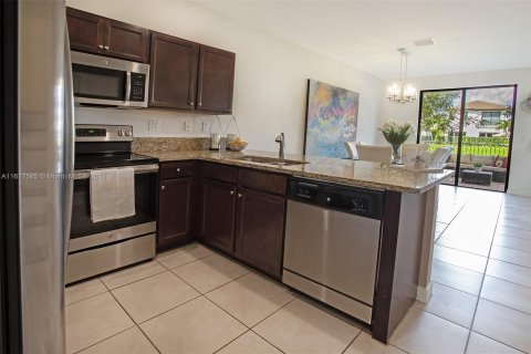 Touwnhouse à vendre à Hialeah, Floride: 3 chambres, 182.27 m2 № 1406188 - photo 18