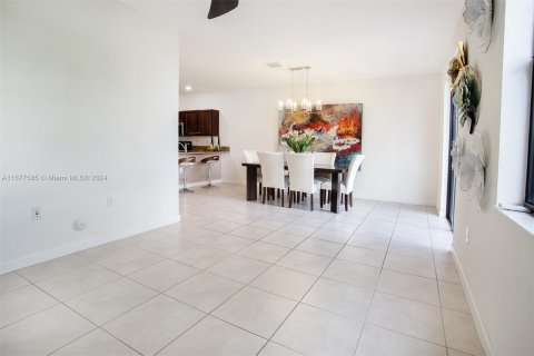 Townhouse in Hialeah, Florida 3 bedrooms, 182.27 sq.m. № 1406188 - photo 23