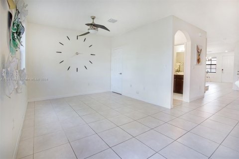 Townhouse in Hialeah, Florida 3 bedrooms, 182.27 sq.m. № 1406188 - photo 22