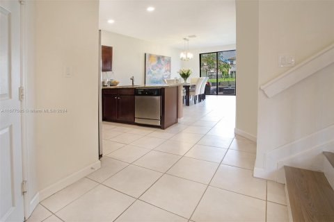 Adosado en venta en Hialeah, Florida, 3 dormitorios, 182.27 m2 № 1406188 - foto 12