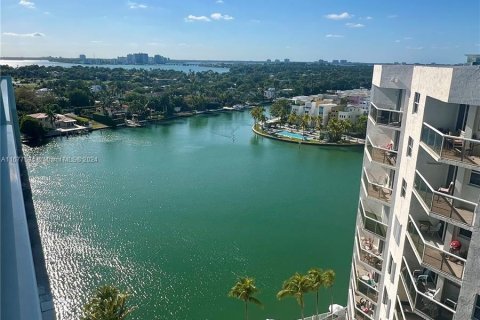 Condo in Miami Beach, Florida, 2 bedrooms  № 1406185 - photo 15