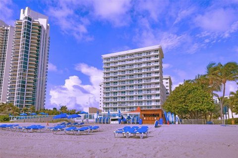 Hotel in Sunny Isles Beach, Florida № 1406186 - photo 17