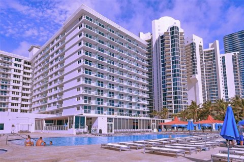 Hotel in Sunny Isles Beach, Florida № 1406186 - photo 13