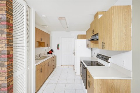 Casa en venta en Miami, Florida, 4 dormitorios, 204.2 m2 № 1316279 - foto 4