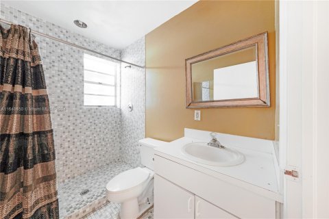 Casa en venta en Miami, Florida, 4 dormitorios, 204.2 m2 № 1316279 - foto 27