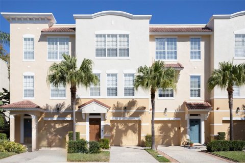 Townhouse in Tampa, Florida 3 bedrooms, 171.31 sq.m. № 823761 - photo 1