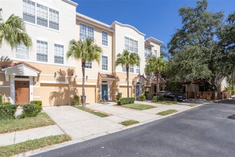Townhouse in Tampa, Florida 3 bedrooms, 171.31 sq.m. № 823761 - photo 2