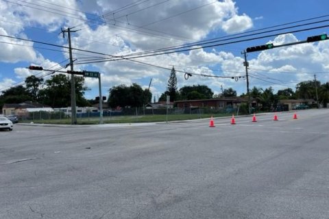 Terrain à vendre à Miami, Floride № 110451 - photo 1