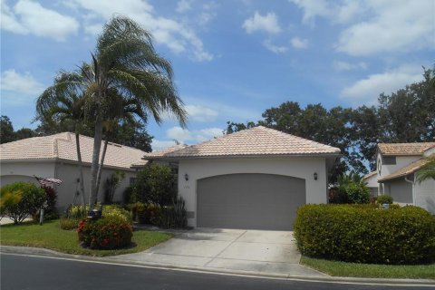 House in Naples, Florida 4 bedrooms, 178.93 sq.m. № 1212938 - photo 1