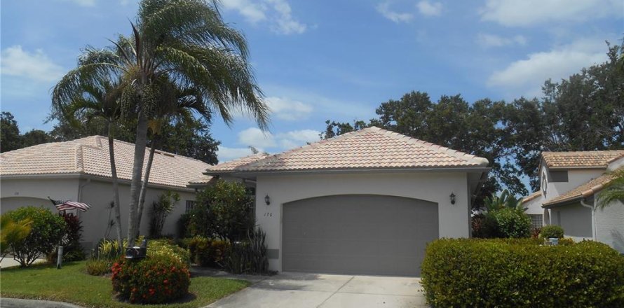 House in Naples, Florida 4 bedrooms, 178.93 sq.m. № 1212938