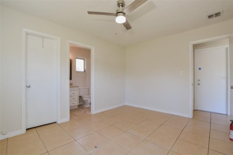 House in Orlando, Florida 4 bedrooms, 108.7 sq.m. № 1115398 - photo 18