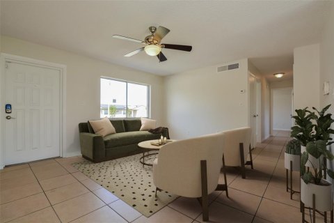 Casa en venta en Orlando, Florida, 4 dormitorios, 108.7 m2 № 1115398 - foto 2