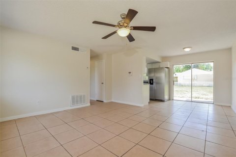 Casa en venta en Orlando, Florida, 4 dormitorios, 108.7 m2 № 1115398 - foto 11