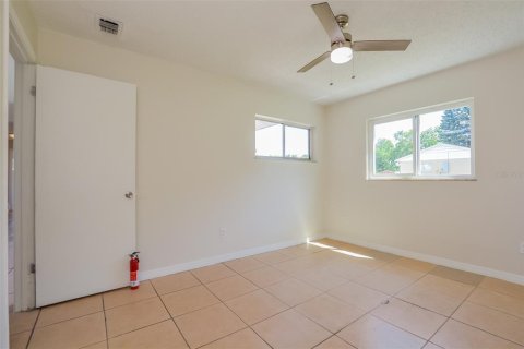 House in Orlando, Florida 4 bedrooms, 108.7 sq.m. № 1115398 - photo 19