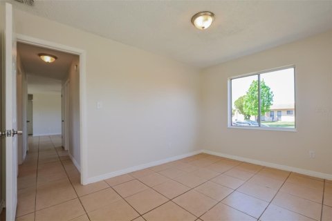 House in Orlando, Florida 4 bedrooms, 108.7 sq.m. № 1115398 - photo 26