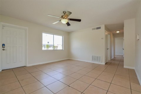 House in Orlando, Florida 4 bedrooms, 108.7 sq.m. № 1115398 - photo 3