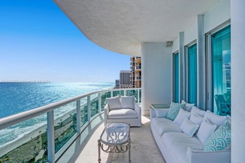 Condominio en venta en Bal Harbour, Florida, 3 dormitorios, 342.81 m2 № 1331013 - foto 1