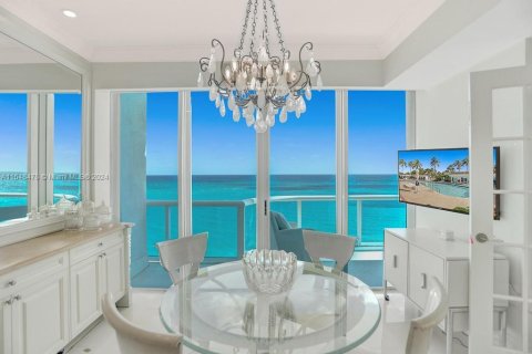 Condominio en venta en Bal Harbour, Florida, 3 dormitorios, 342.81 m2 № 1331013 - foto 3