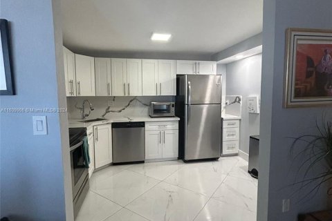 Copropriété à vendre à Aventura, Floride: 1 chambre, 72 m2 № 1351650 - photo 9