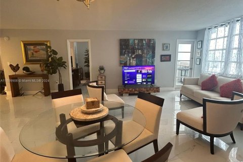 Copropriété à vendre à Aventura, Floride: 1 chambre, 72 m2 № 1351650 - photo 2