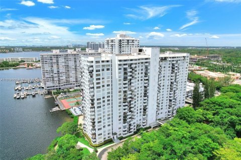 Condominio en venta en Aventura, Florida, 1 dormitorio, 72 m2 № 1351650 - foto 17