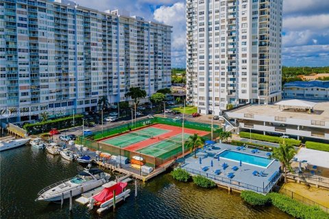 Condominio en venta en Aventura, Florida, 1 dormitorio, 72 m2 № 1351650 - foto 18