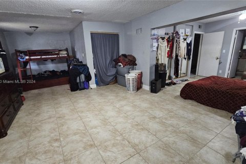 Casa en venta en Lauderhill, Florida, 6 dormitorios, 214.6 m2 № 1120846 - foto 15