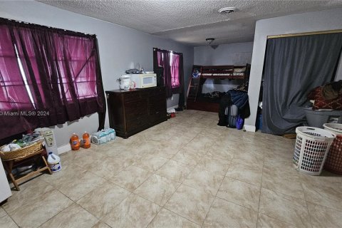 Casa en venta en Lauderhill, Florida, 6 dormitorios, 214.6 m2 № 1120846 - foto 17
