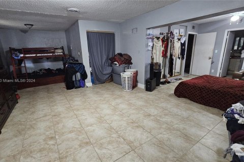 Casa en venta en Lauderhill, Florida, 6 dormitorios, 214.6 m2 № 1120846 - foto 16