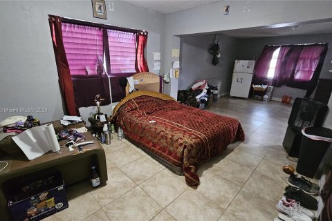 Casa en venta en Lauderhill, Florida, 6 dormitorios, 214.6 m2 № 1120846 - foto 14
