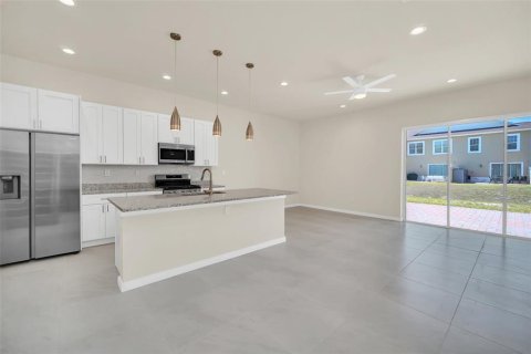 Touwnhouse à vendre à Kissimmee, Floride: 5 chambres, 197.14 m2 № 1315415 - photo 3