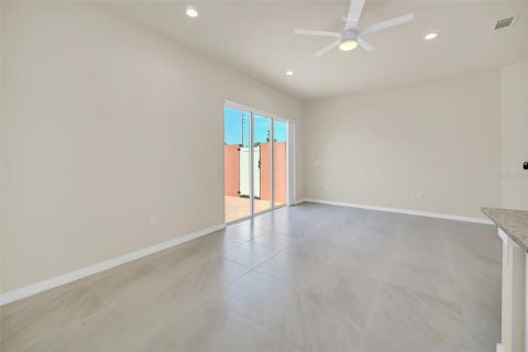 Touwnhouse à vendre à Kissimmee, Floride: 5 chambres, 197.14 m2 № 1315415 - photo 7