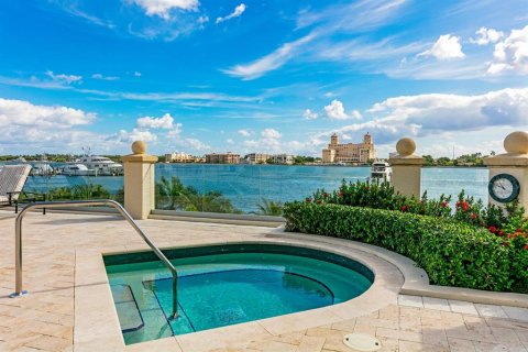 Condominio en venta en West Palm Beach, Florida, 4 dormitorios, 495.63 m2 № 701913 - foto 15
