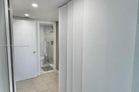 Condo in Aventura, Florida, 1 bedroom  № 1282291 - photo 23