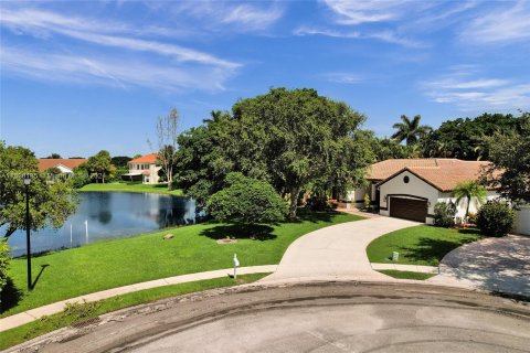 House in Lake Worth, Florida 4 bedrooms, 222.87 sq.m. № 1282293 - photo 1